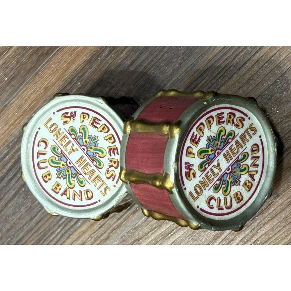 Beatles Sgt. Peppers Salt & Pepper Shakers W/Box‎ Vandor 1999